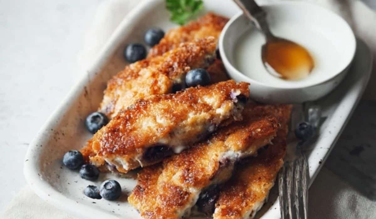 blueberry-buttermilk-pancake-casserole-featured