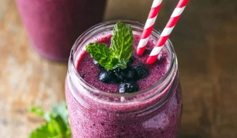 Berry Purple Power Smoothie in mason jar