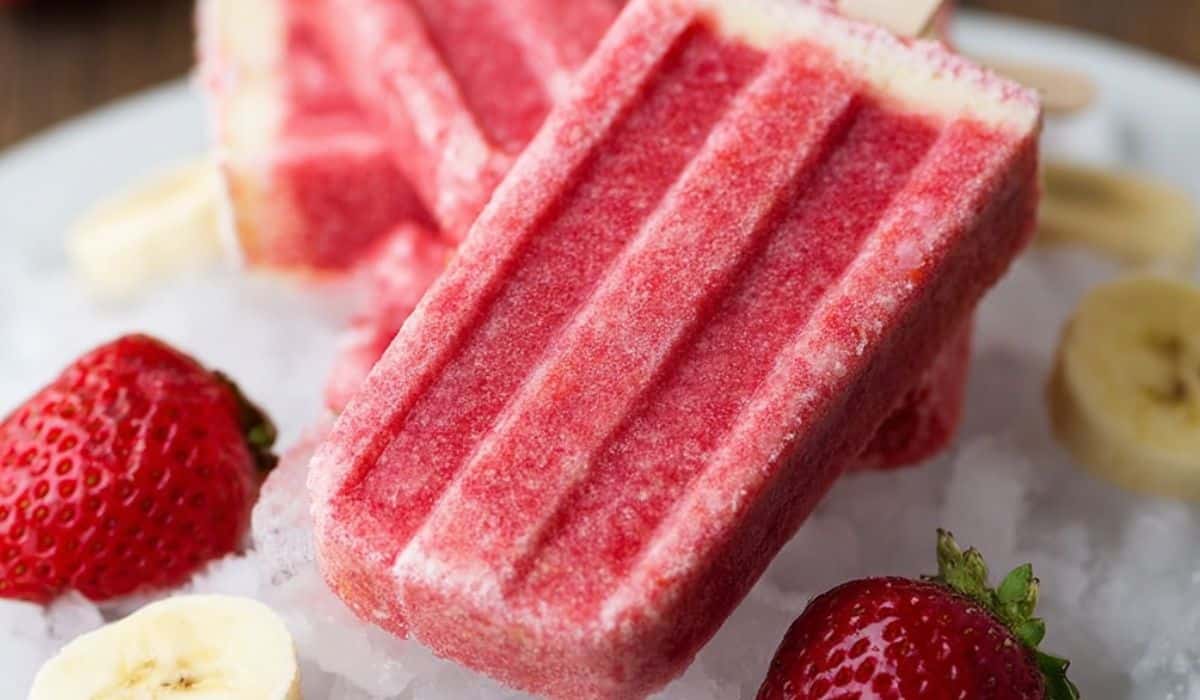 Strawberry Banana Popsicles on Ice