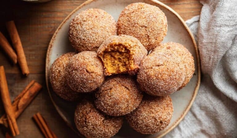 Mini Cinnamon Sugar Pumpkin Muffins with cinnamon sugar topping