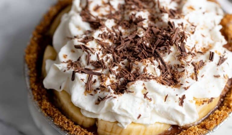 Banoffee Pie Recipe with whipped cream and chocolate